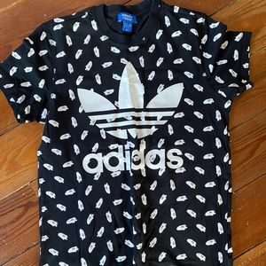 Adidas Superstar T-Shirt- M